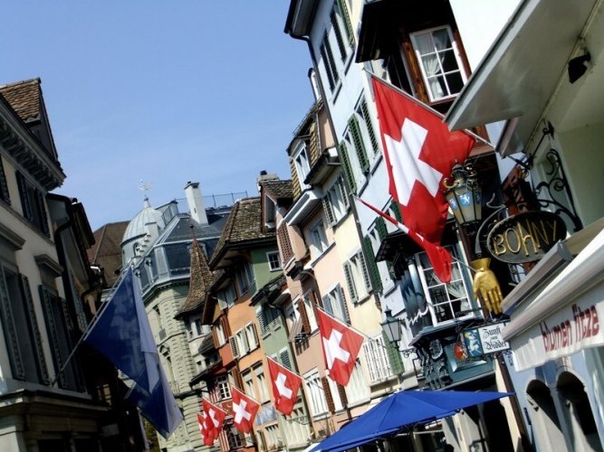 Framing the Colors of Zürich A Photo Walk Newly Swissed Online Magazine