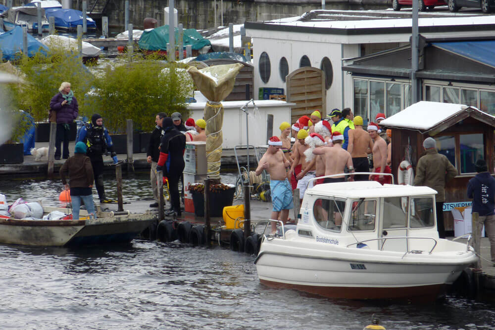 Zurich Samichlaus Schwimmen