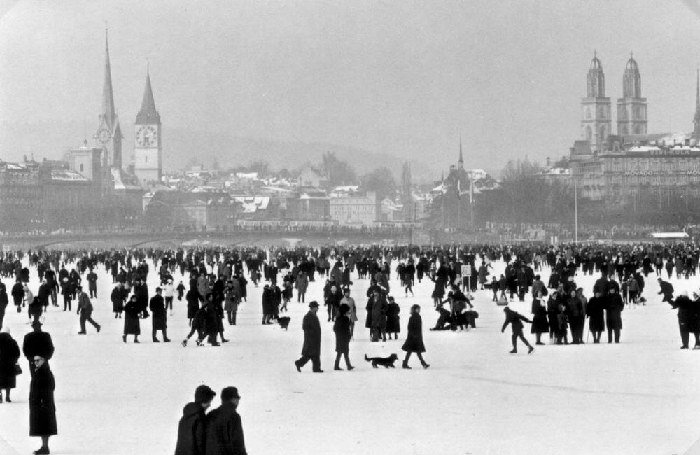 Walking on Frozen Lake Zurich - Seegfoerni 1963