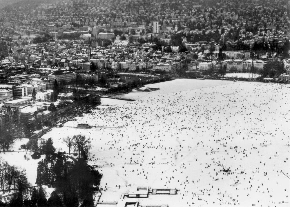 Walking on Frozen Lake Zurich - Seegfoerni 1963