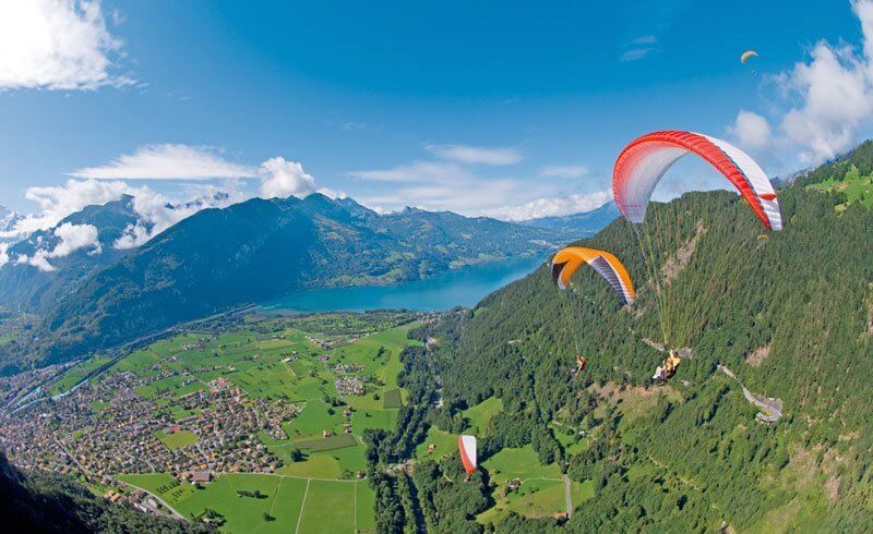 What to see in Switzerland - Paragliding Interlaken