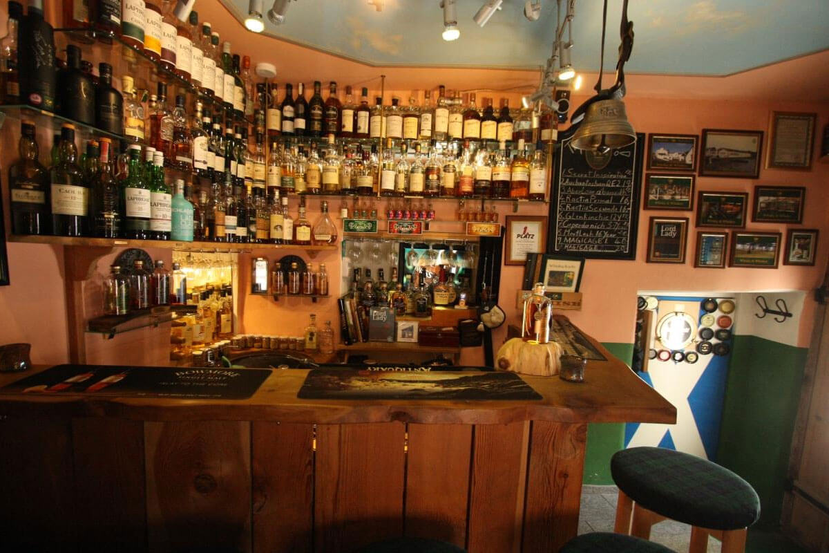 Swiss World Records - Smallest Whisky Bar