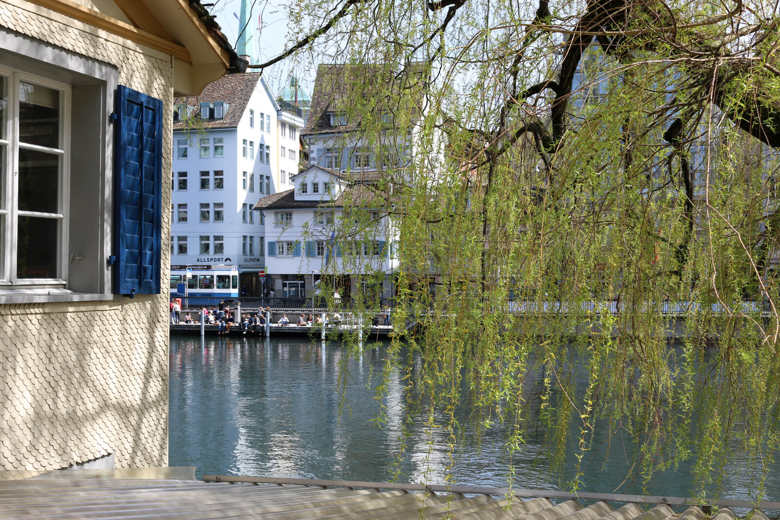 Zürich River Limmat in Spring
