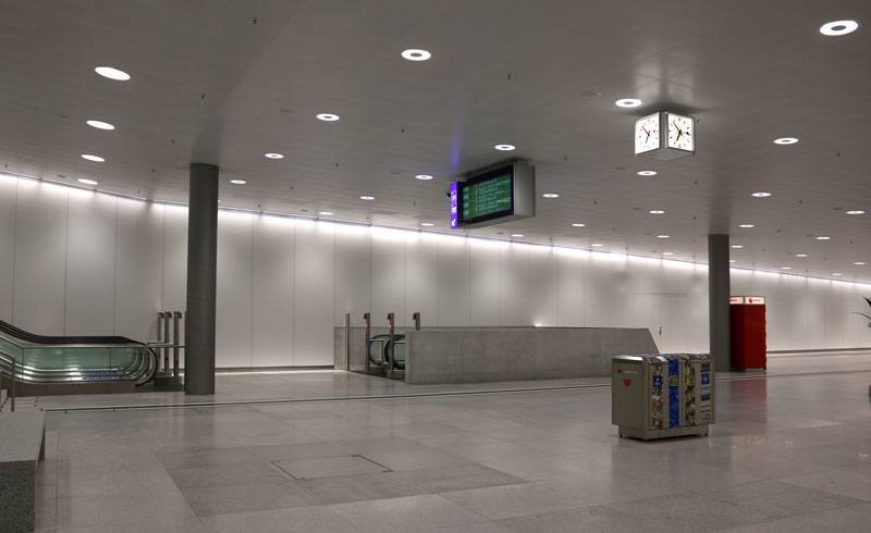 Zurich Hauptbahnhof 2014 - Bahnhof Löwenstrasse