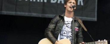 Heidi.com - Swiss Fashion Ambassador Bastian Baker