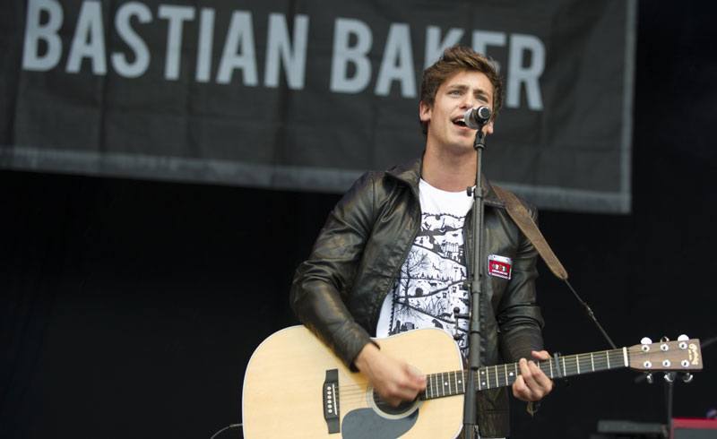 Heidi.com - Swiss Fashion Ambassador Bastian Baker