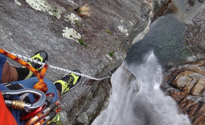 Lazaro Schaller - Cliff Dive