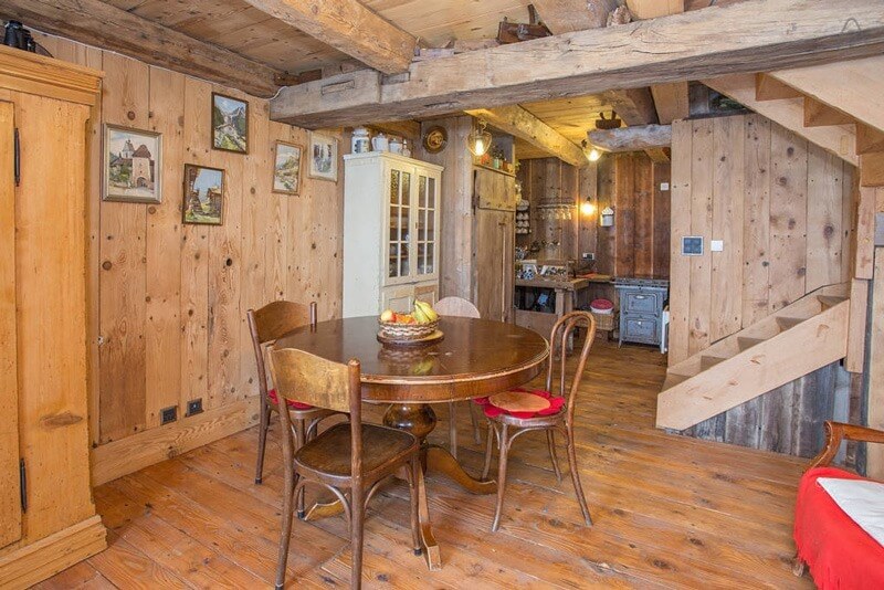 Airbnb - Rustic Swiss Cottage in Valais