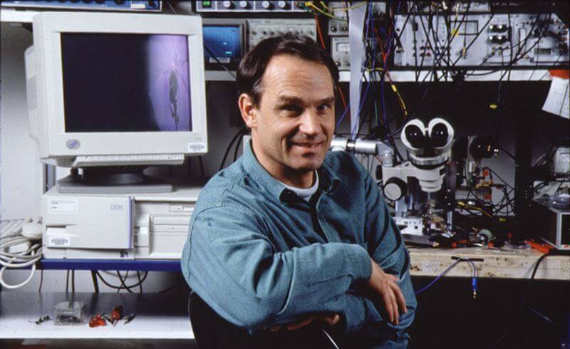 Nobel laureate Gerd Binnig in his laboratory in the late 1990s. Image courtesy of IBM Research – Zurich