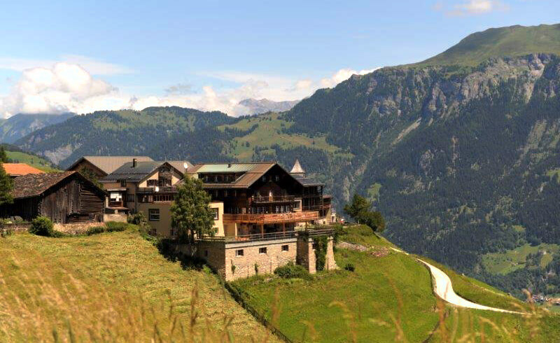 Hotel Capricorns - Swiss Lodge