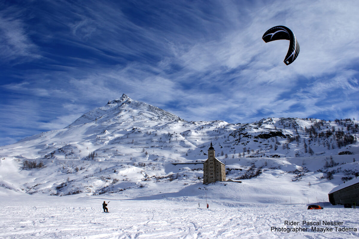 Snowkiting at Simplon in Switzerland