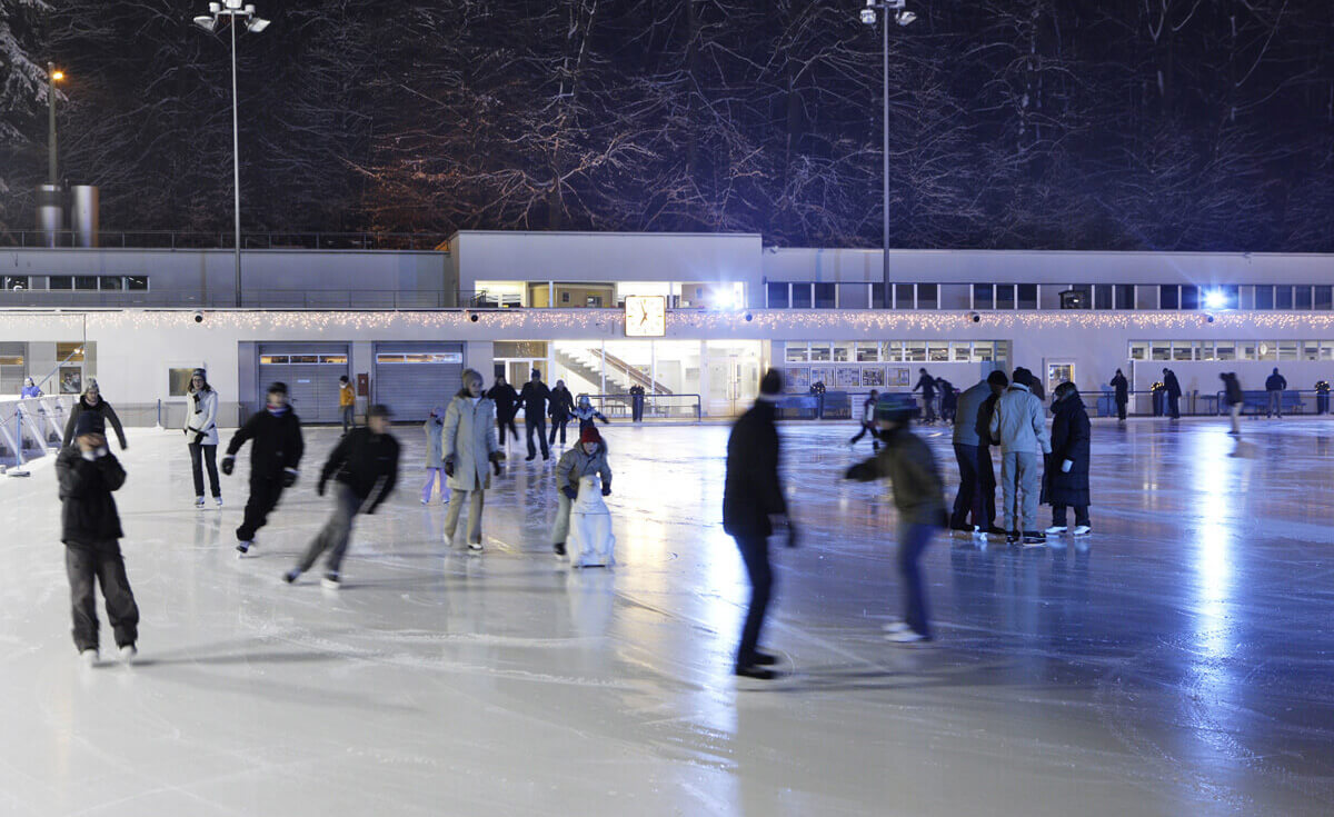 A listing of ice skating rinks in and around Zürich