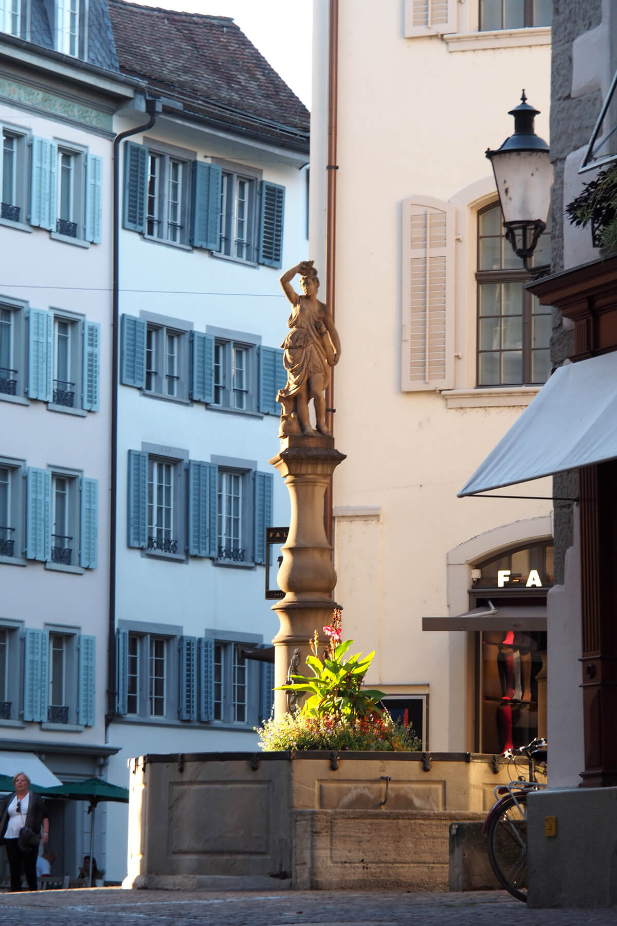 Zürich Rennweg - Fountain Statue