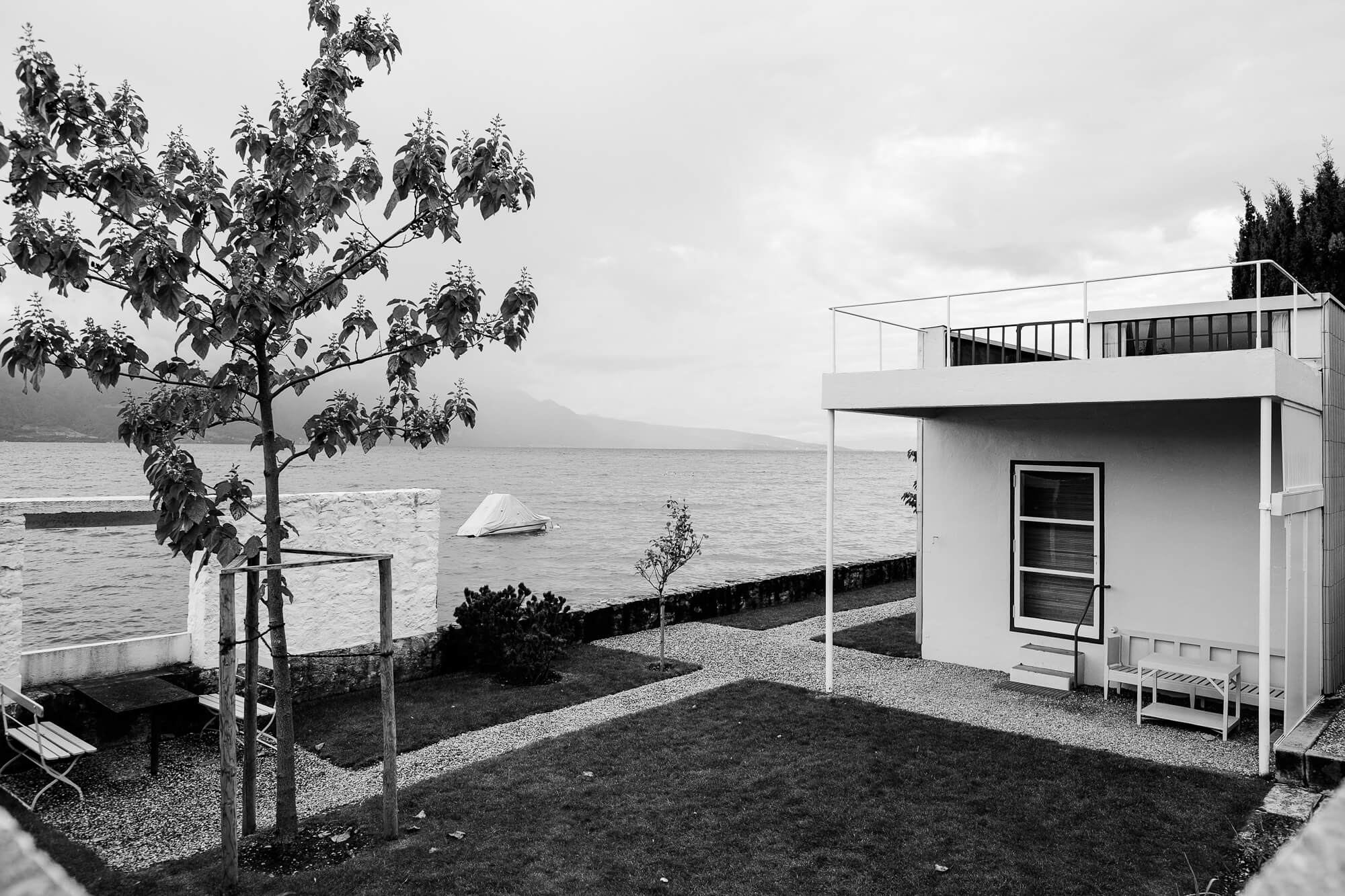 Architecture at Lake Geneva - Copyright Dominik Gehl