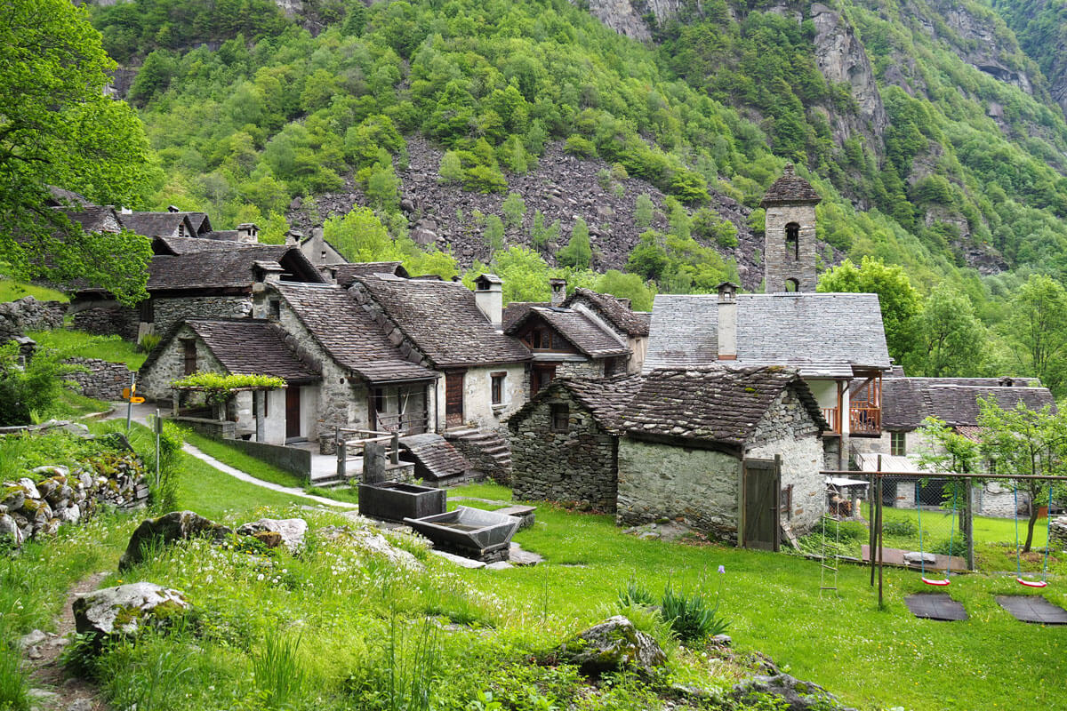 Foroglio Waterfall Hike in Ticino, Switzerland