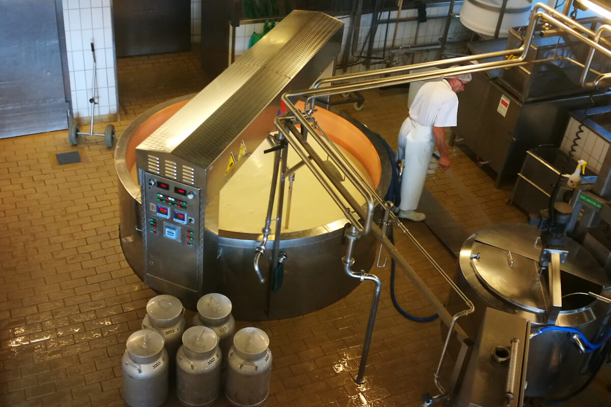 Laboratorio di produzione del formaggio Emmental