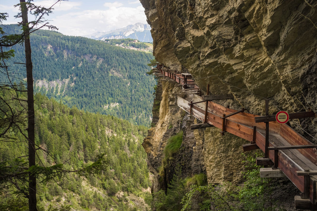 Hiking the historic Suonen in Valais