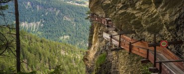 Hiking the historic Suonen in Valais