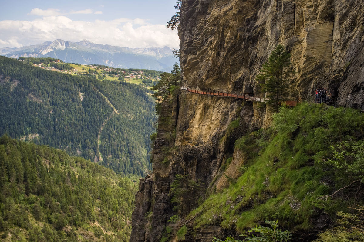 Hiking the historic Suonen in Valais