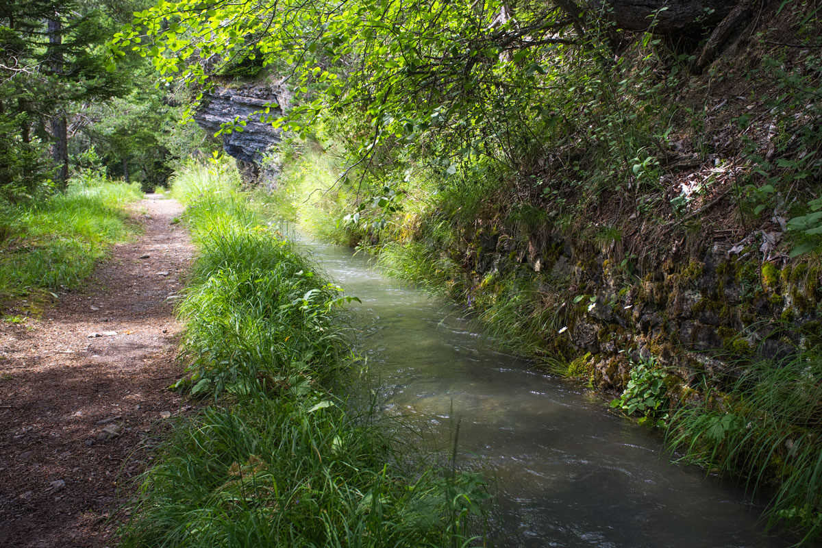 Hiking the historic Suonen in Valais