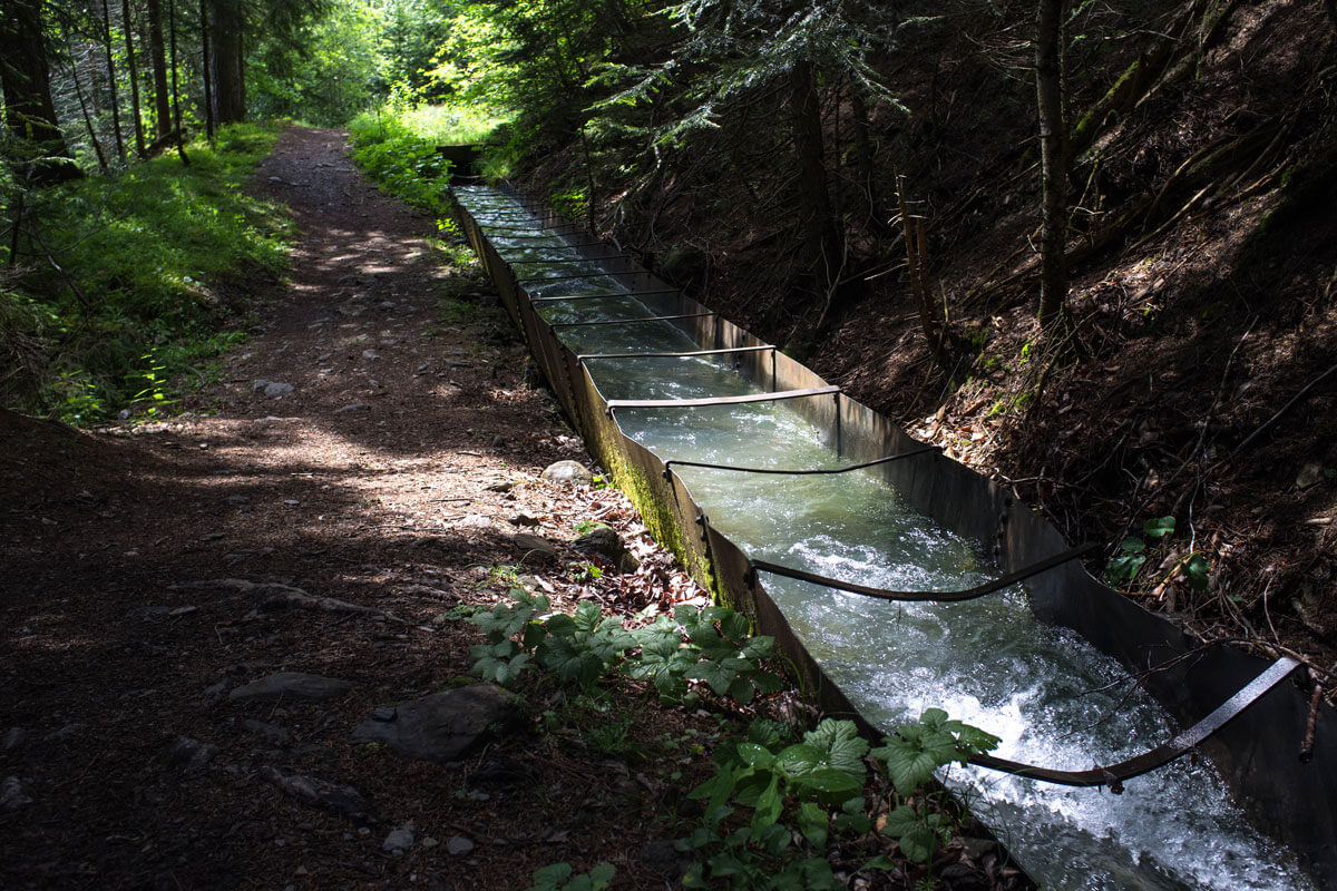 Hiking the historic Suonen in Valais