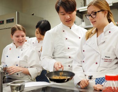 EHL Passugg Campus - Students in Kitchen