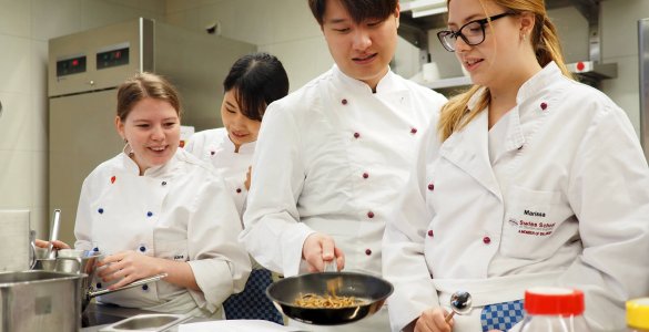 EHL Passugg Campus - Students in Kitchen