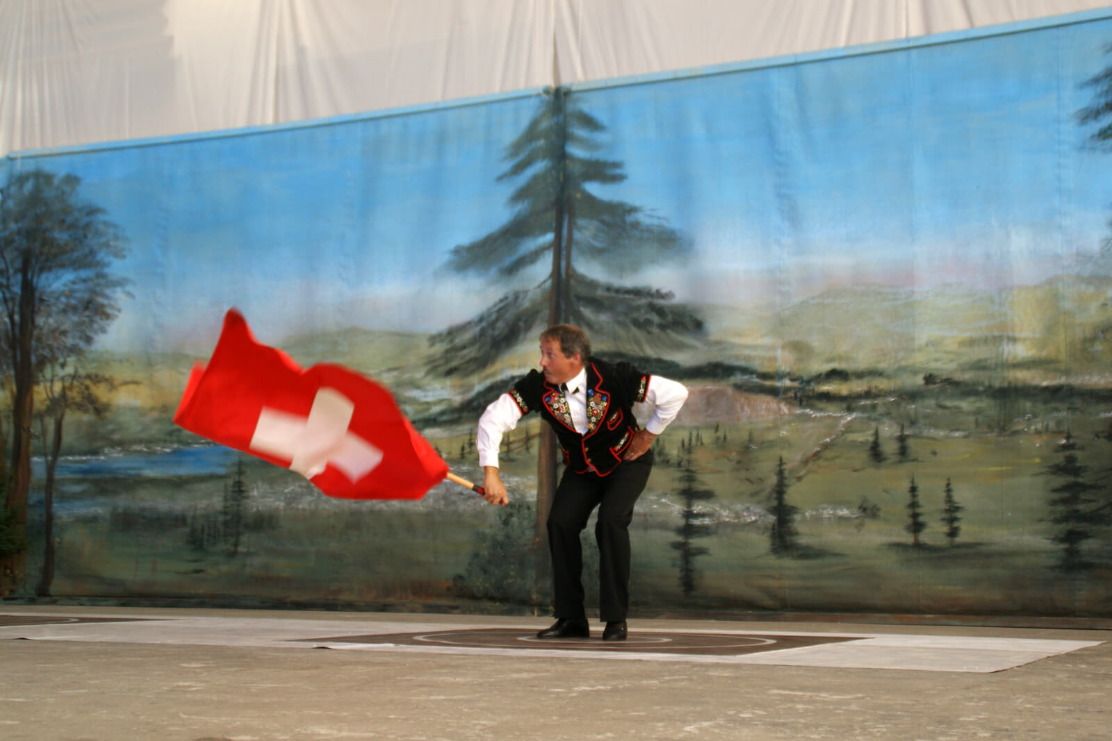 Swiss Flag Tossing Competition - Jodlerfest Lachen