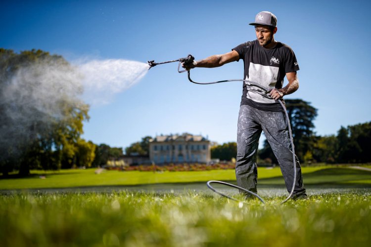 About Artist Saype Who S Painting The Swiss Landscape