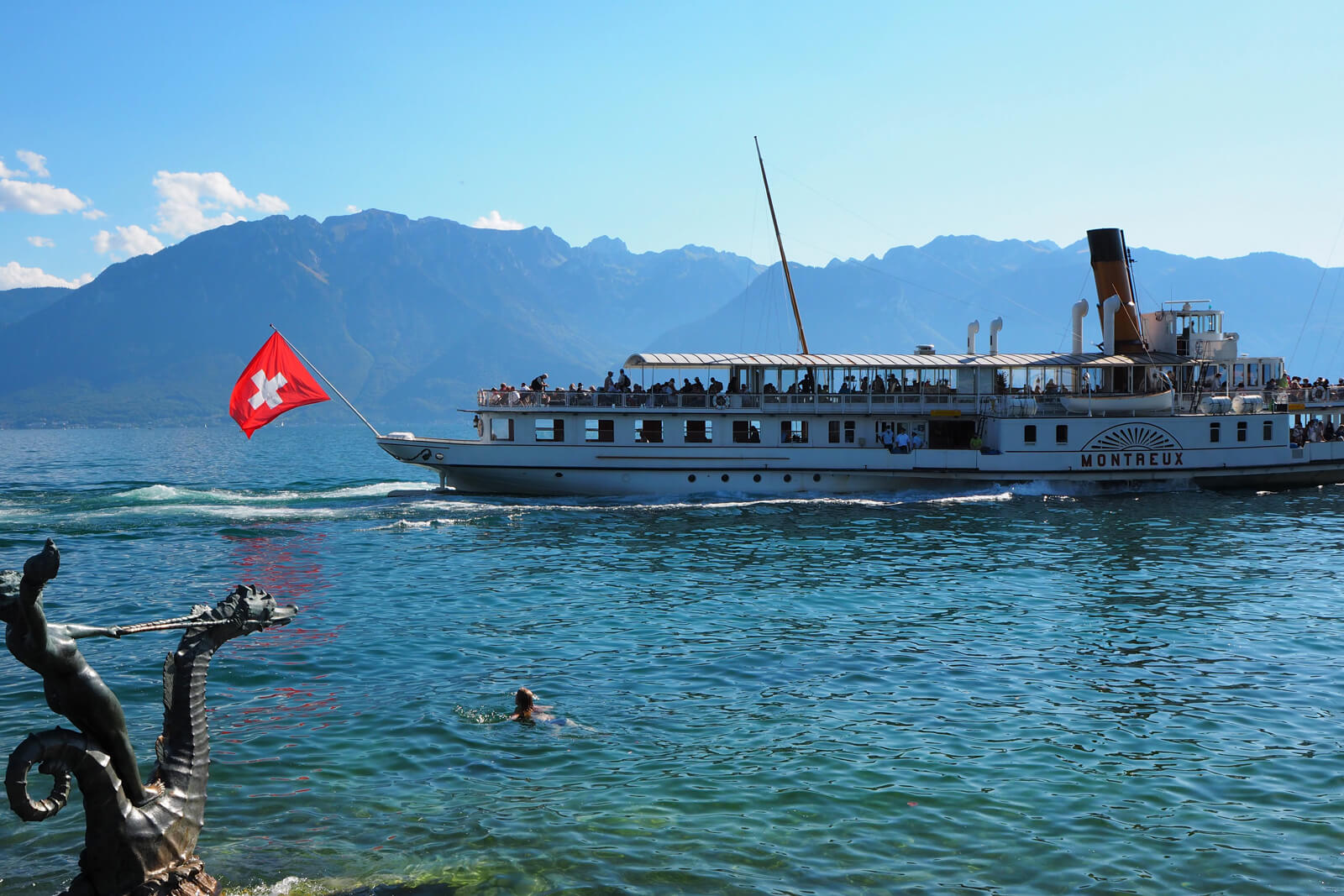Thuyền hơi nước trên Hồ Geneva tại Vevey