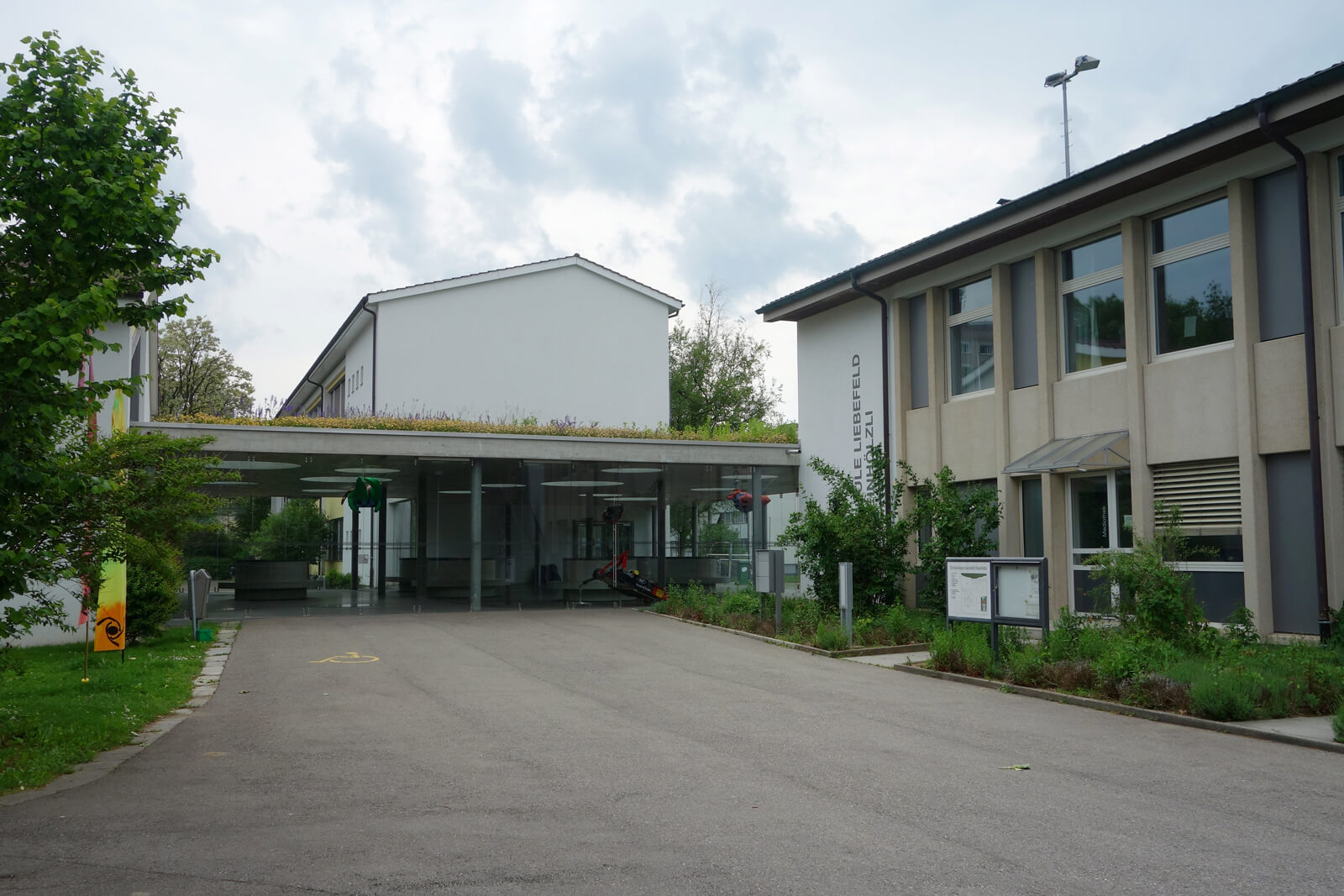 Liebefeld Steinhölzli School Building in Köniz