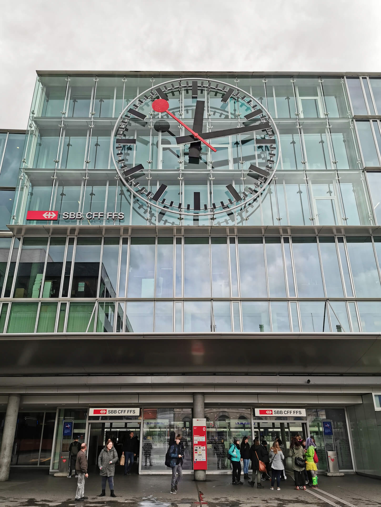 Cool Switzerland facts - the Aargau station clock