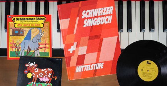 Swiss German Songs From My Childhood - Schweizer Singbuch
