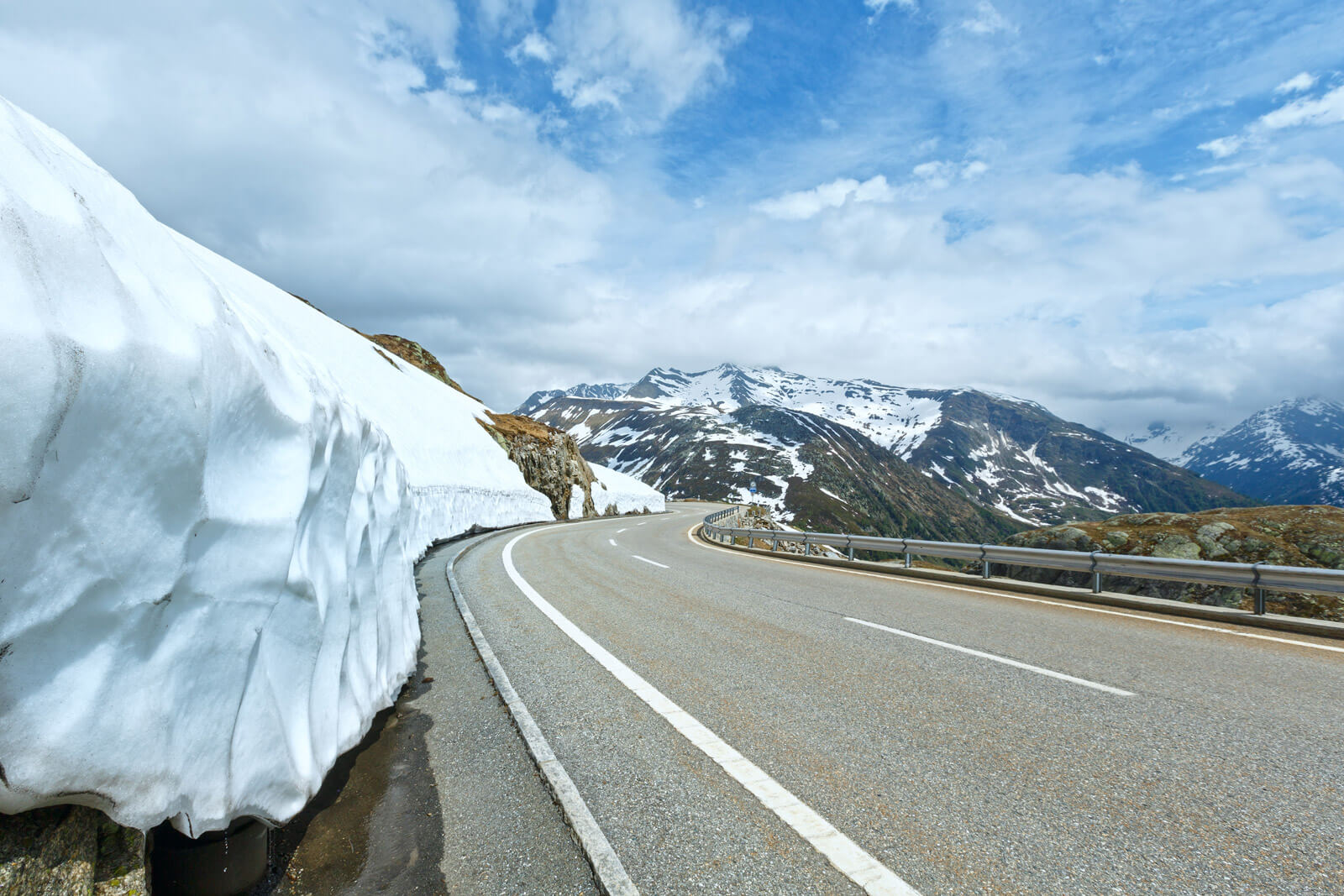 An e-book guide about driving in Switzerland - Grimsel Pass