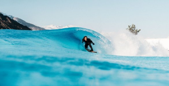 Alaia Bay Surfing Center in Sion