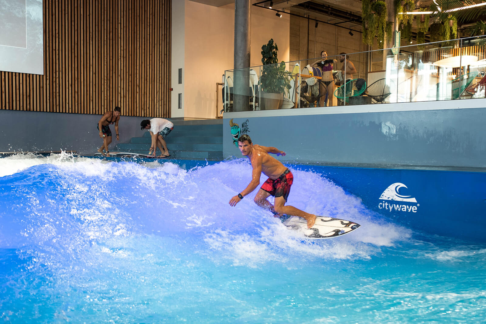 Oana Citywave Indoor Surfing in Switzerland