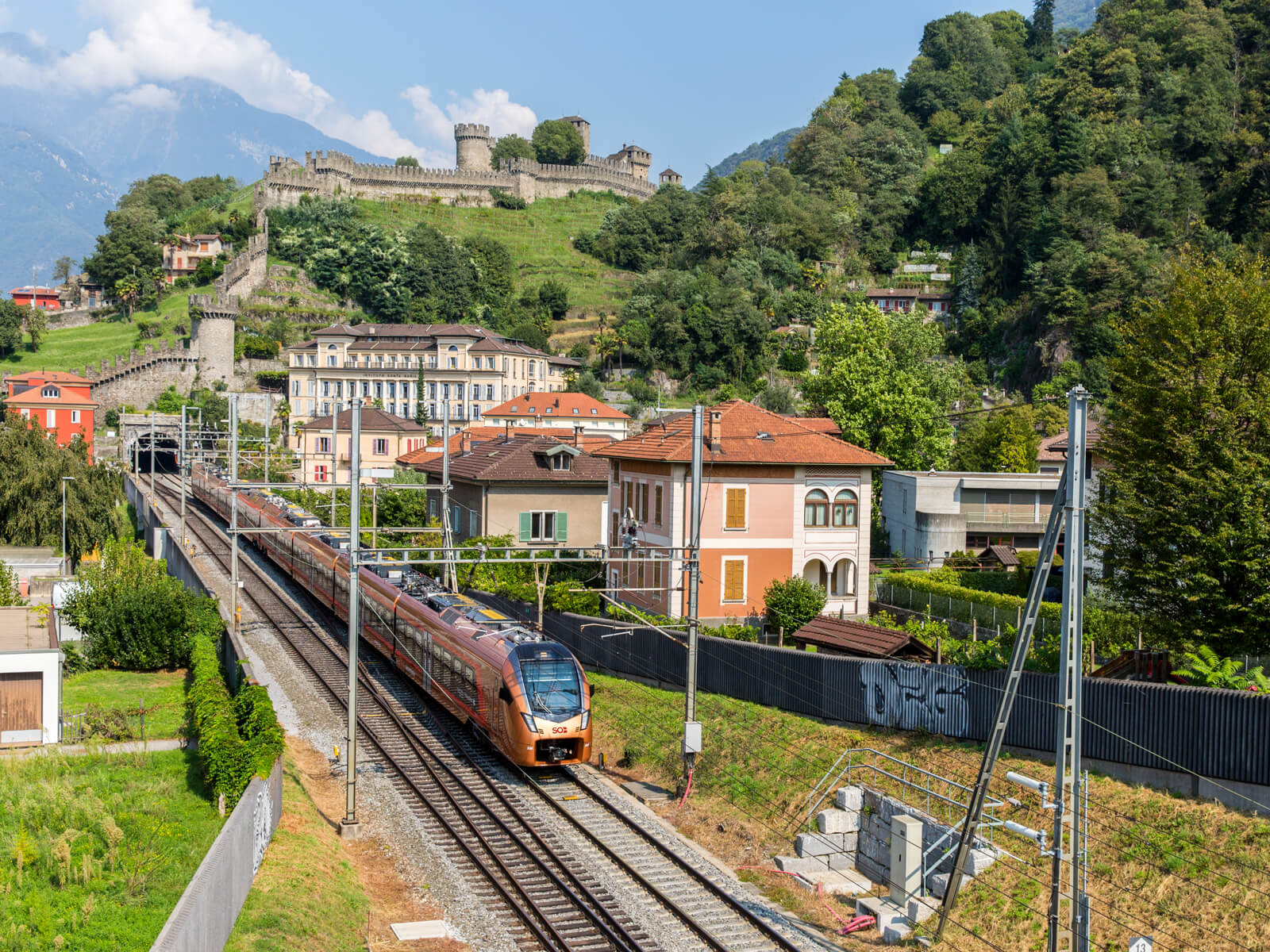 Treno Gottardo in Bellinzona (Copyright Markus Schälli/Ticino Turismo)