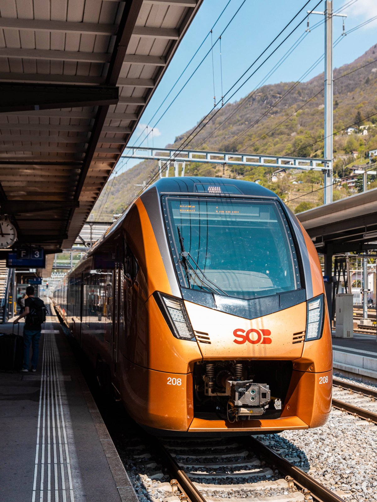 Treno Gottardo Train Line at Train Station