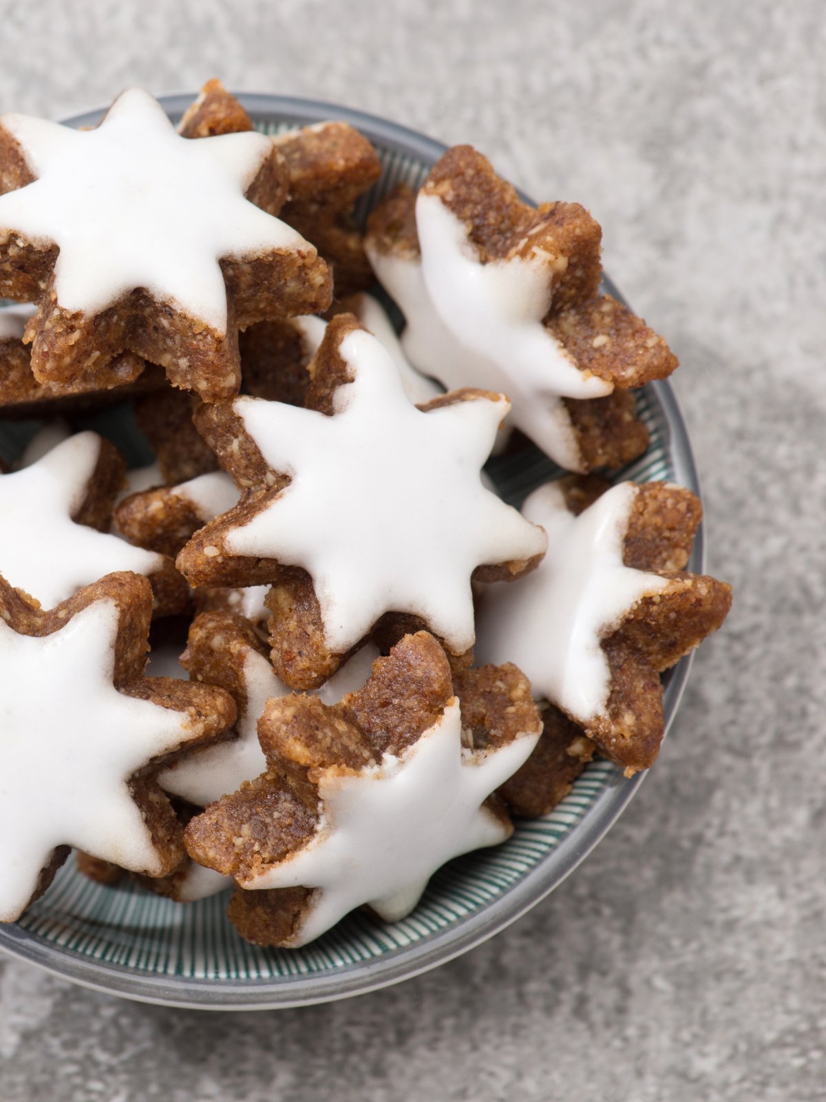 Christmas in Switzerland - Zimtsterne cookies