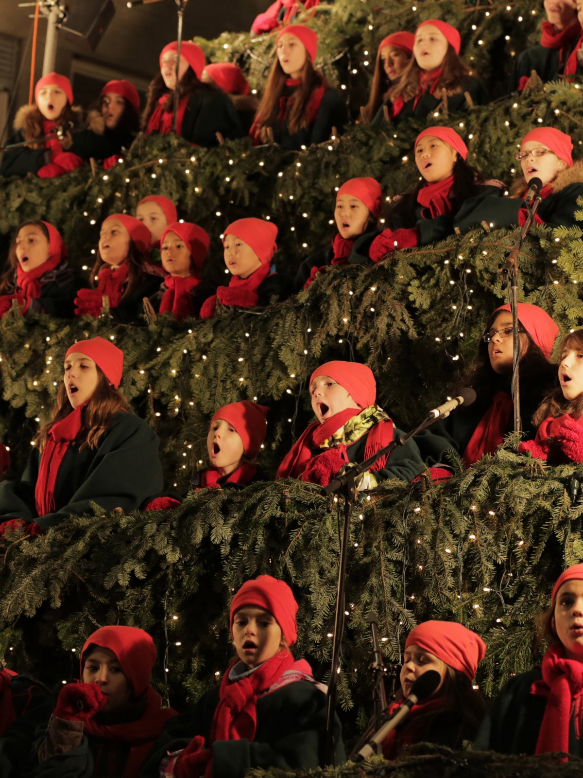 Swiss Christmas Events - The Singing Christmas Tree Zürich