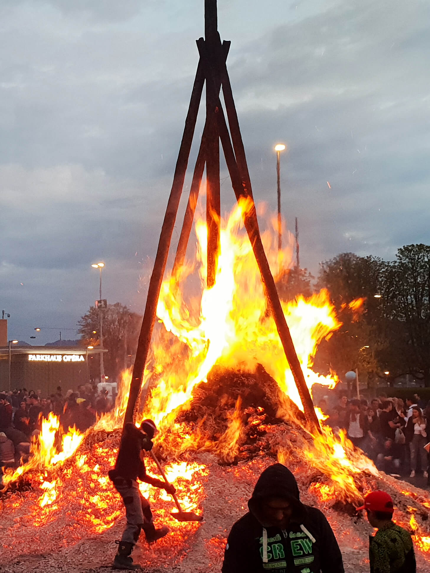 Burning the Böögg in Solothurn (Switzerland) to mark the end of Fasnacht.  Basically a towering inferno packed with fireworks in the middle of the old  town. : r/ali_on_switzerland