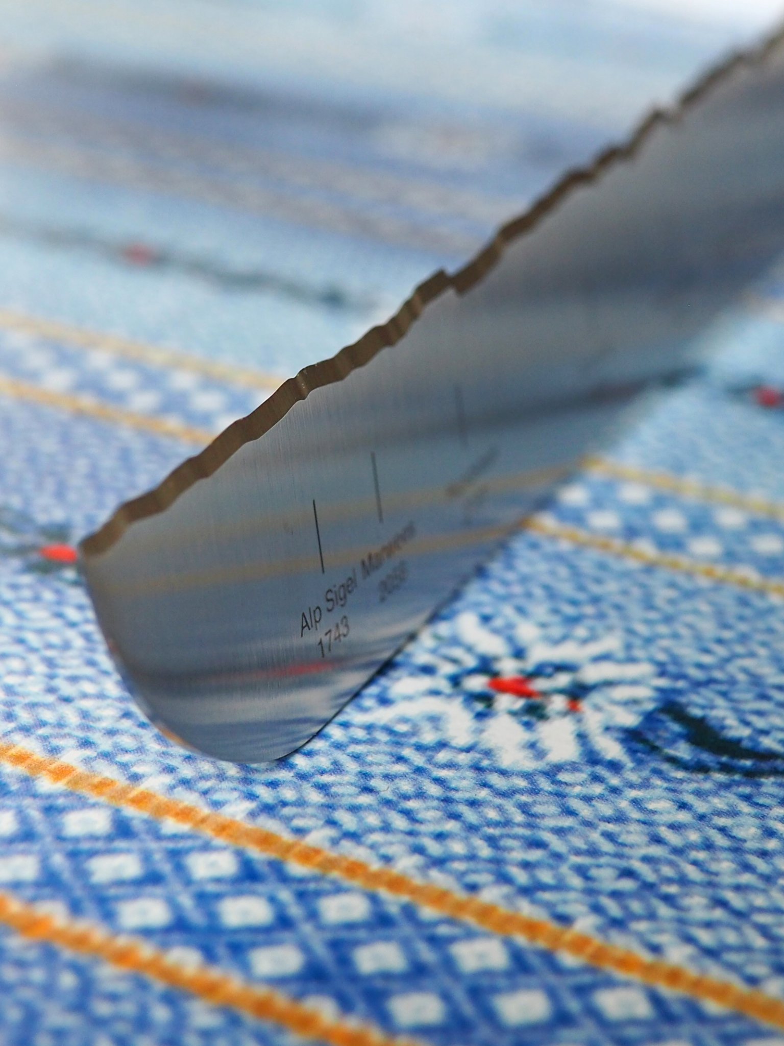 The Panorama Knife showcases Swiss mountainscapes