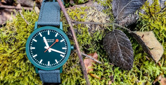 Mondaine essence Swiss Watch Park Green