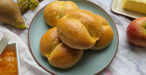 Recipe for Weggli Bread Rolls from Switzerland