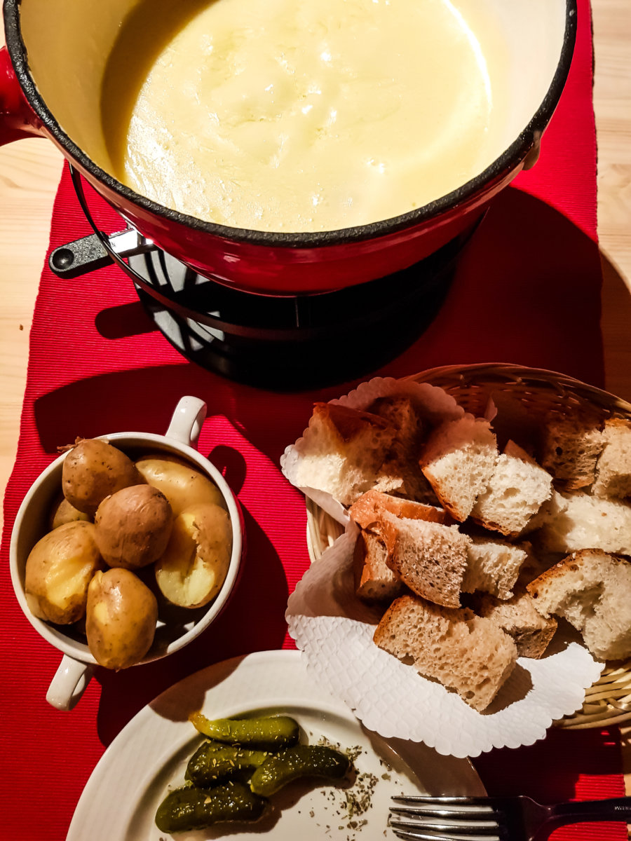 How to prepare cheese fondue at home (practical guide) Newly Swissed Online Magazine