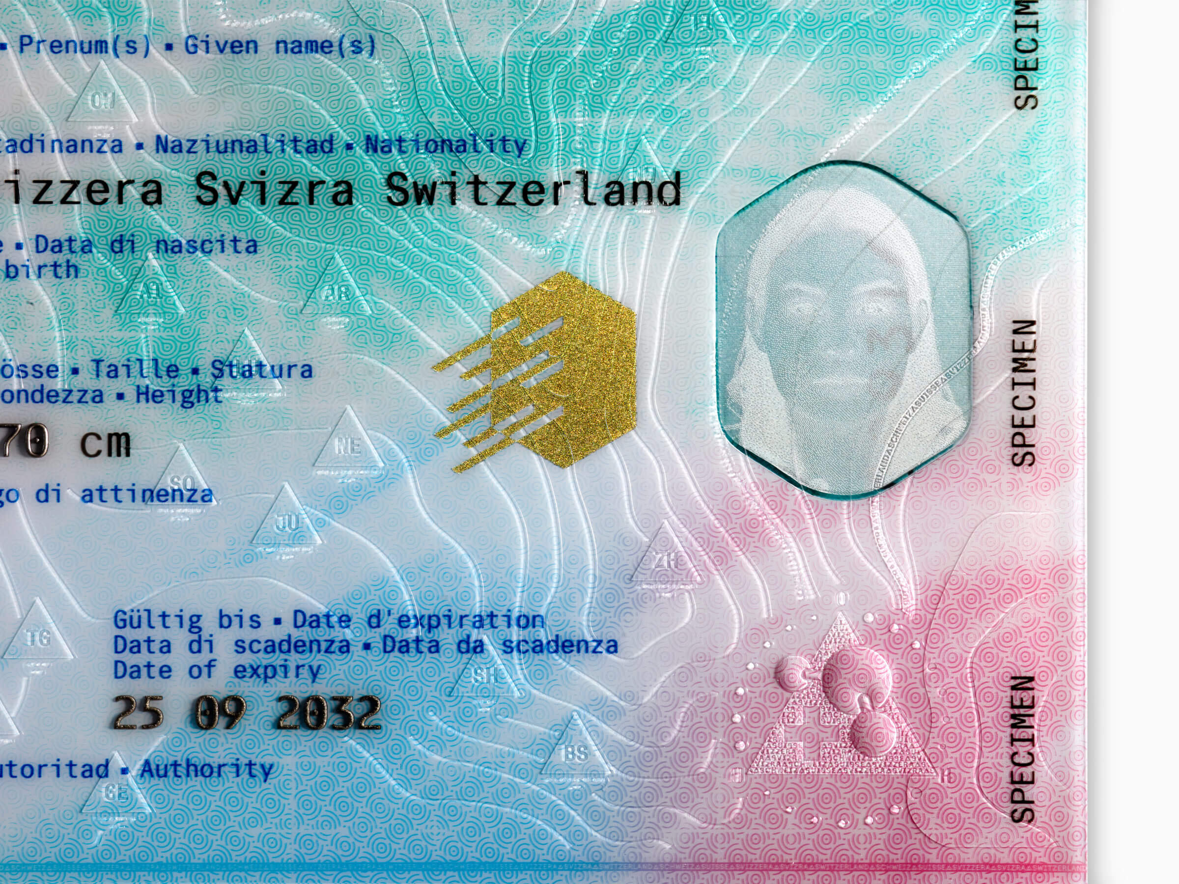 Passport forgery? Not with the new Swiss passport!