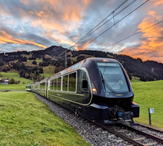 GoldenPass Express Train Line during Summer - Copyright MOB GoldenPass
