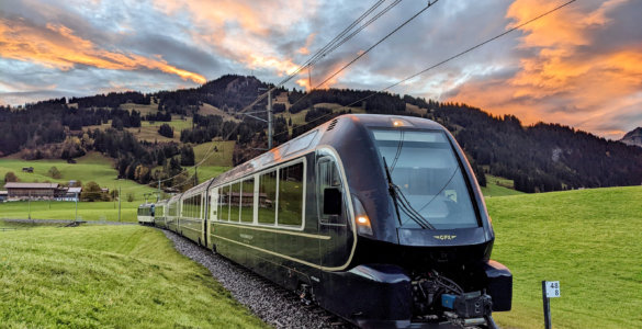 GoldenPass Express Train Line during Summer - Copyright MOB GoldenPass