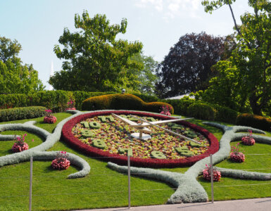 Time in Geneva - L'Horloge Fleurie Flower Clock in Geneva, Switzerland