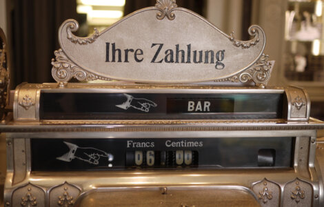 Group Gifts in Switzerland - Old Cashier Machine
